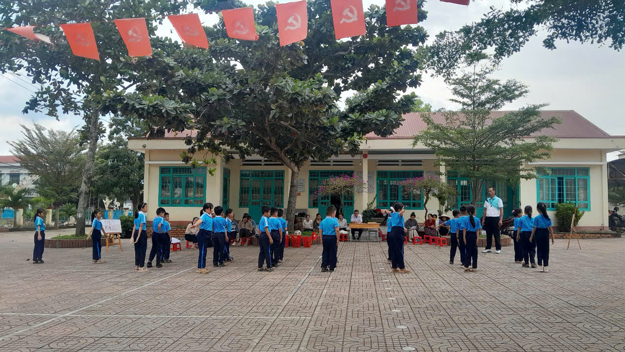 Hình ảnh Sinh hoạt chuyên môn tiết học Giáo dục thể chất lớp 3.